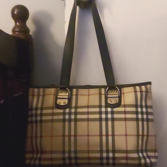 EUC Burberry Nova Check Shoulder Bag - Picture 1 of 13